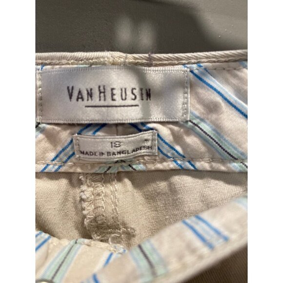 Van Heusen Light Khaki Capris | Women’s 18 | Button Hem Detail - Picture 3 of 9